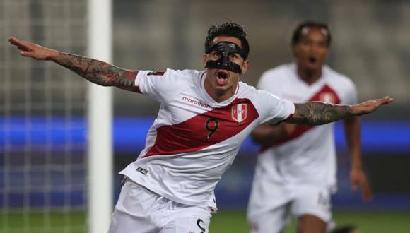 Gianluca Lapadula brilló con un gol a los 5 minutos del decisivo partido Perú - Paraguay. (Foto: AFP)