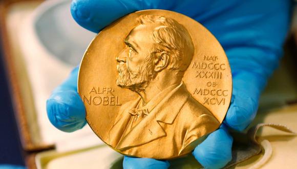 Fotografía referencial del la medalla de oro entregada al Nobel de Literatura colombiano Gabriel García Márquez. (AP/Fernando Vergara)