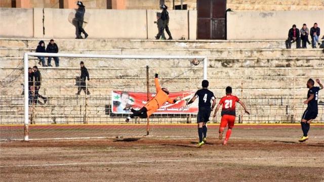 [BBC] Siria: El júbilo por el regreso del fútbol a Alepo - 3