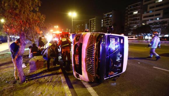 Taxi colectivo se volcó en la Panamericana Sur y provocó que cinco pasajeros resulten heridos | Foto: César Grados / @photo.gec
