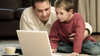 Padres creen que sus hijos corren cada vez más riesgo en la web