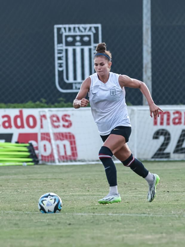 Adriana se viene preparando con Alianza Lima para la nueva temporada de la Liga Femenina. (Foto: Club Alianza Lima)