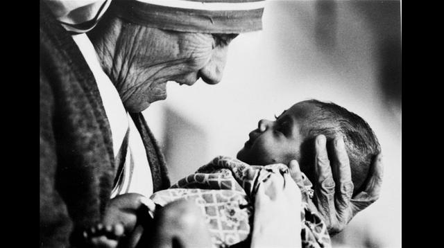 La dedicada vida de la madre Teresa de Calcuta en imágenes  - 1