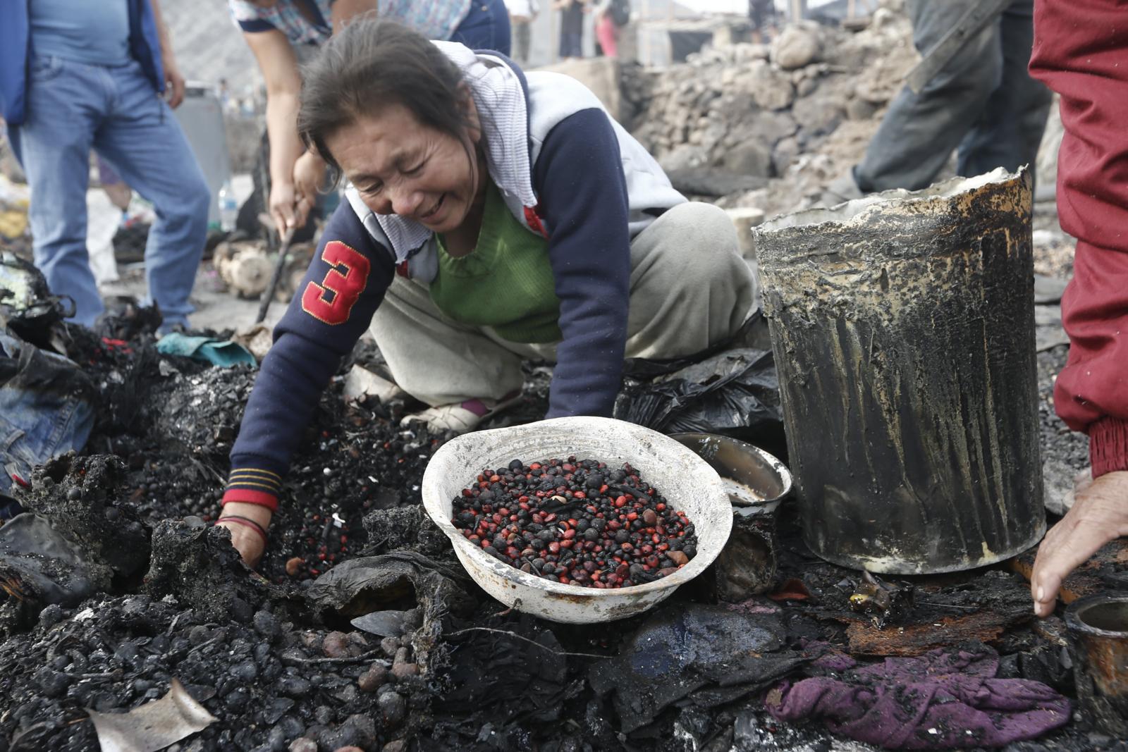 Las familias perdieron sus viviendas y pertenencias luego del incendio.