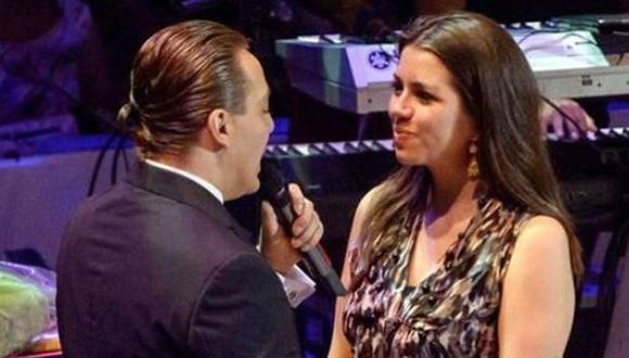 A inicios de mayo, el cantante mexicano de 42 años le propuso matrimonio a la violinista de 29, durante un concierto en México. (Foto: Twitter)