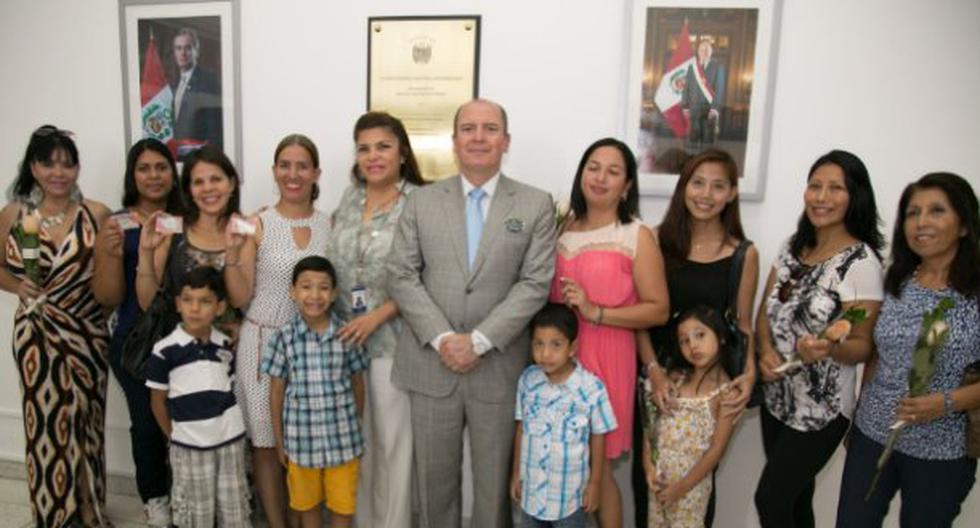 Más de 500 madres y padres extranjeros de hijos peruanos menores de edad recibieron el Permiso Temporal de Permanencia, que permite garantizar el ejercicio de sus derechos fundamentales. (Foto: Andina)