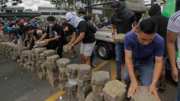 Estudiantes universitarios son, junto a personas mayores, el grupo ciudadano que más está participando en las protestas.