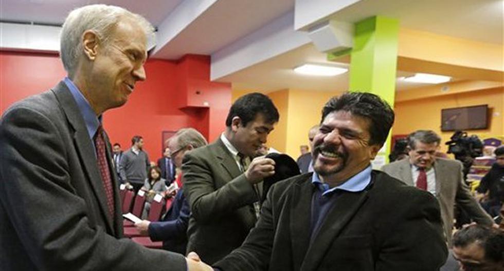 El gobernador se reunió con un grupo de empresario latinos de Chicago. (Foto: mundohispanico.com)