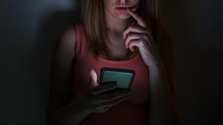 ¿Qué significa que tu ex continúe stalkeándote?