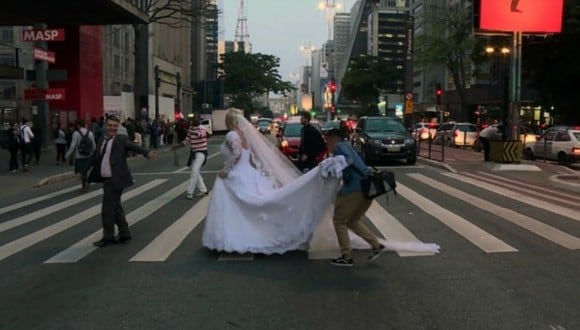 Pareja afirma que su obsesión empezó tras no tener ni una sola foto de su propia boda. (Foto: AFP)