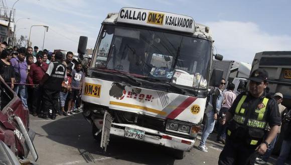 Chofer de Orión resultó herido tras chocar en Av. Javier Prado