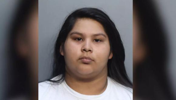 La policía de Miami-Dade arrestó a Alyssa Carolyn Jimmie, de 22 años, luego que su hija se ahogó en la bañera.
