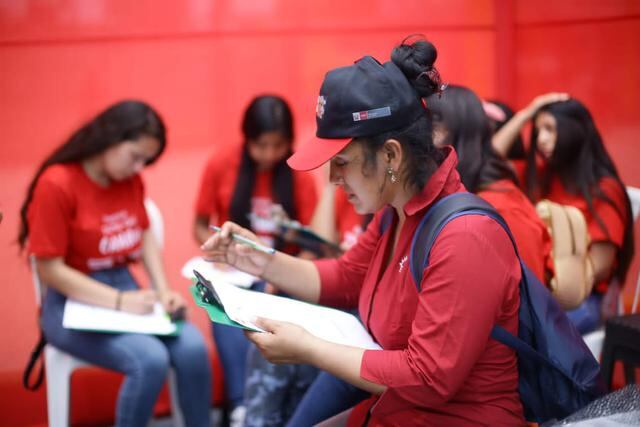 En el Día Mundial de Lucha contra el Sida un centenar de personas se congregó en Jesús María para crear consciencia sobre la importancia de la prevención (Foto: Jesús Saucedo).