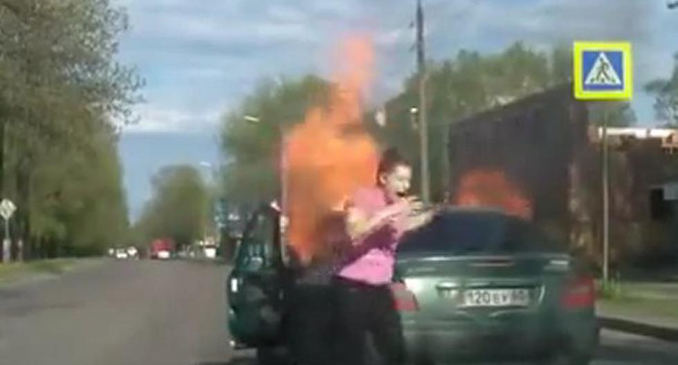 Mira lo que le pasó a esta señora en su auto. (Foto: Captura)