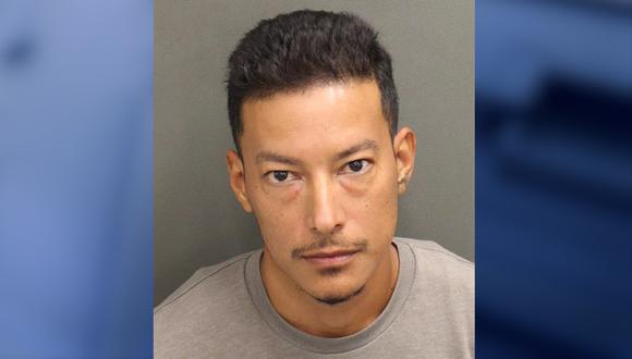 Aaron Josue López intentó ingresar a Disney Springs de Orlando con una navaja plegable, una pistola Glock de 9 mm, dos cargadores y 48 rondas de municiones. (Policía de Orange).