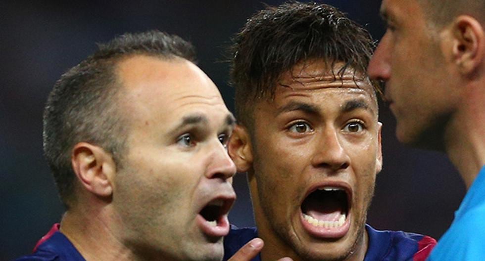 Neymar y André Iniesta, todavía compañeros en el Barcelona. (Foto: Getty Images)