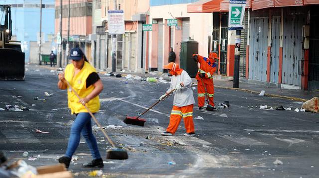Lima: obreros de limpieza recogieron 700 toneladas de basura - 2