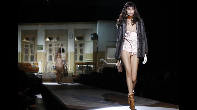 Versace, DSquared2 y Dolce & Gabbana relanzan la minifalda - 1