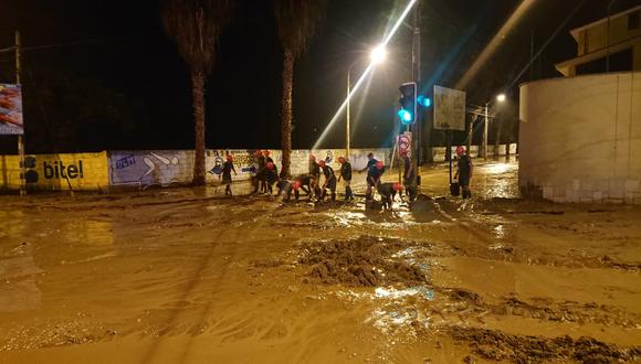 Calles, viviendas y locales inundados han dejado los huaicos registrados el último viernes en Tacna. (Foto: Mindef)