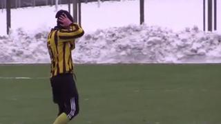 YouTube: futbolista ucraniano contestó celular en pleno partido