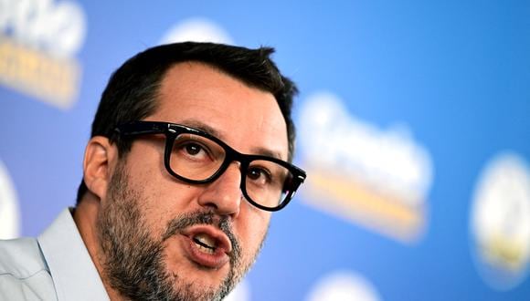 El líder del partido italiano de derecha Lega (Liga), Matteo Salvini pronuncia un discurso el 26 de septiembre de 2022 en la sede de campaña de su partido en Milán, un día después de que el país votara en las elecciones generales. (Foto de Miguel MEDINA / AFP)