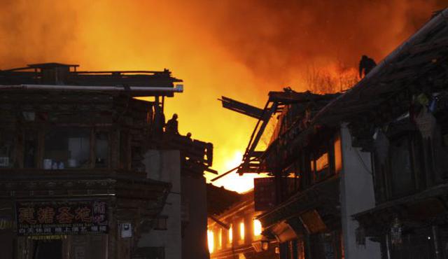China: Se incendia ciudad tibetana de 1.300 años - 1