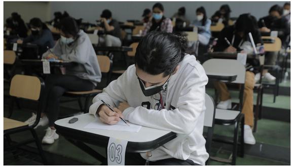 Más de 26 mil jóvenes postulan desde hoy, sábado 12 de marzo, al examen de admisión presencial que continuará este domingo 13. Foto: Leandro Britto / @photo.gec