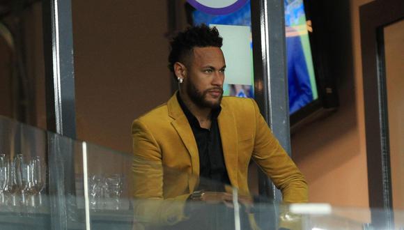 Neymar esperando el inicio del partido. (Foto: Agencias)