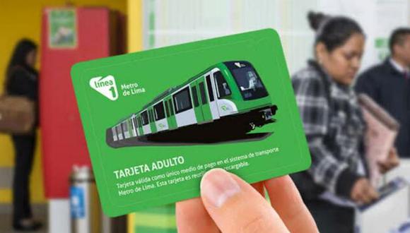 Este presunto revendedor de pasajes tenía en su poder 15 tarjetas adulteradas, una de las cuales contenía un saldo de S/ 3 989 500, pese a que S/ 100 es el monto máximo de recarga en este servicio.