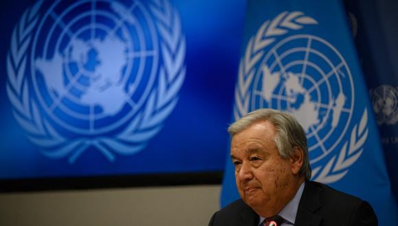 El secretario general de la ONU, Antonio Guterres, asiste a una conferencia de prensa que presenta el tercer informe del Global Crisis Response Group, que examina el impacto de la guerra en Ucrania en los alimentos, el combustible y las finanzas, en la sede de las Naciones Unidas en Nueva York el 3 de agosto de 2022. Foto: Ed JONES / AFP