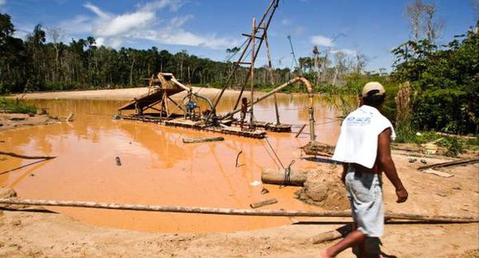 Mientras el proceso de formalización de los pequeños productores mineros y mineros artesanales marcha a paso lento ( la norma de formalización data de hace 19 años), la Amazonía sigue siendo debastada por este tipo de actividad. (Foto: El Comercio / Archivo )