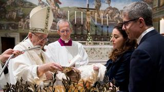 Papa Francisco bautizó a 34 niños y niñas en laCapilla Sixtina [FOTOS]