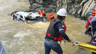 Huánuco: tres personas mueren tras caída de camioneta al río Huallaga