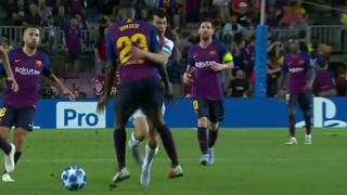 Barcelona vs. PSV: mexicano Hirving Lozano fue embestido por Umtiti | VIDEO