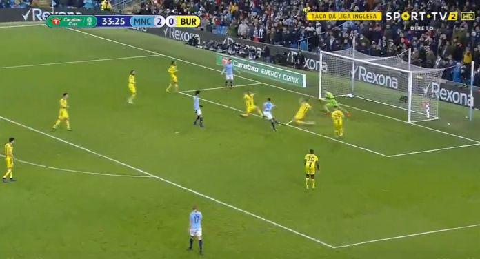 Gabriel Jesus, ariete del Manchester City, aprovechó sus oportunidades ante Burton Albion para convertir por duplicado. (Foto: captura de video)