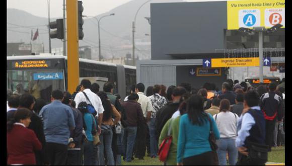 La mayoría de usuarios del Metropolitano seguirán pagando S/. 2,50. (Foto: Archivo El Comercio)