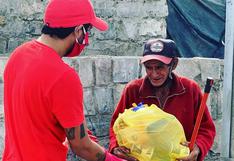 Reimond Manco salió a las calles de Lurín a repartir alimentos a los más necesitados [VIDEO]