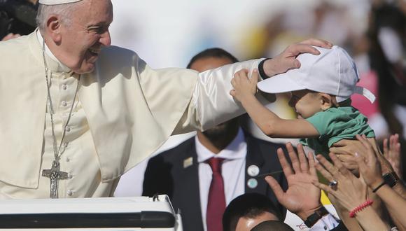 El papa Francisco ofreció una misa ante más de 120,000 personas en Abu Dabi. (Foto: AP)