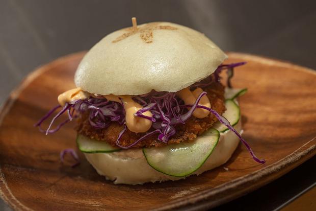 The shrimp burger will be a unique and crispy experience. 