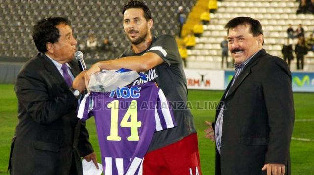 Claudio Pizarro fue homenajeado por Alianza Lima en Matute - 1