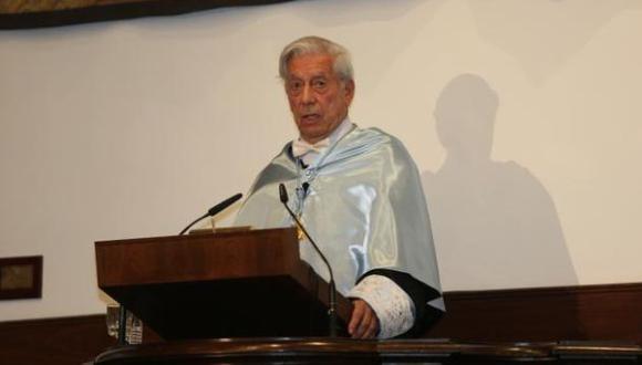 Vargas Llosa recibió honoris causa de Universidad de Salamanca