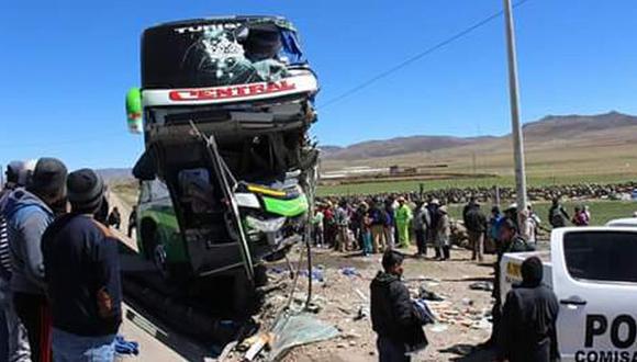 Junín: dos personas murieron tras despiste de ómnibus