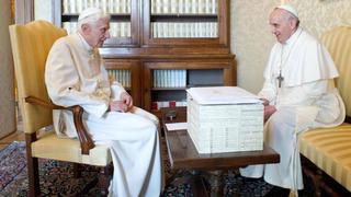 FOTOS: Francisco y Benedicto XVI, por primera vez en 600 años un Papa se reunió con su predecesor