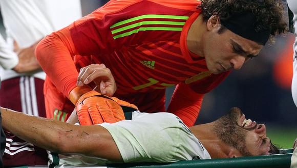 El momento de la terrible lesión que sufrió Araujo. (Foto: AFP)