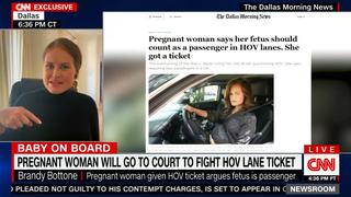 Multan a embarazada en Texas por conducir en carril para varios ocupantes; ella dice que feto cuenta como pasajero