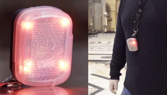 Italia: Catedral de Florencia reparte collarín que alerta si alguien no respeta la distancia social por coronavirus. (Captura de video).