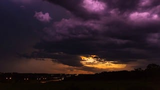 ¿Por qué el cielo de un pueblo ruso se ‘tiñó’ de color morado durante la noche? 