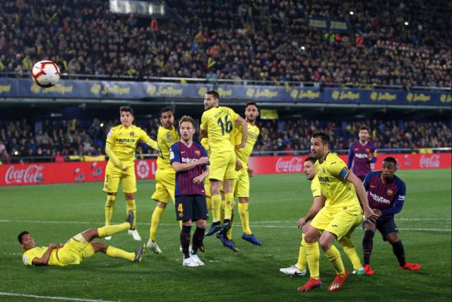 Messi y otro golazo para enmarcar: el sensacional tanto de tiro libre que le dio vida al Barcelona. (Foto: Pep Morata)