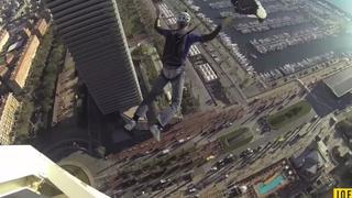 Fantástico base jump desde el Hotel Arts de Barcelona [VIDEO]