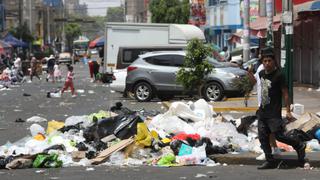 Avenidas y calles de La Victoria amanecieron llenas de basura tras celebraciones por Navidad